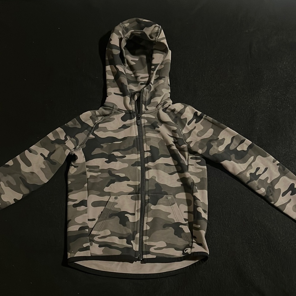 Gray based army fatigued  hooded too size 4-5 toddler Gap Fit 🔥